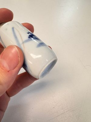 Four Chinese blue and white snuff bottles — photo 21