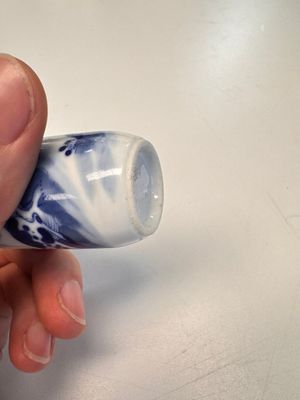 Four Chinese blue and white snuff bottles — photo 22