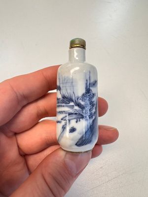 Four Chinese blue and white snuff bottles — photo 24