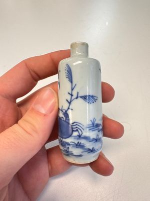 Four Chinese blue and white snuff bottles — photo 3