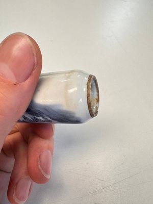 Four Chinese blue and white snuff bottles — photo 32