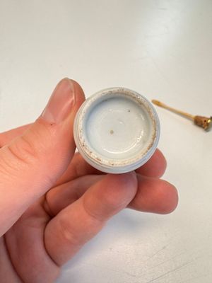 Four Chinese blue and white snuff bottles — photo 44