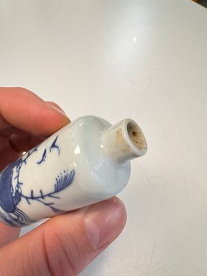 Four Chinese blue and white snuff bottles — photo 7