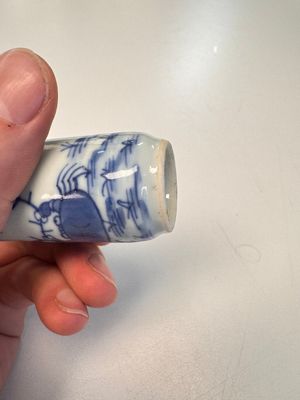 Four Chinese blue and white snuff bottles — photo 10