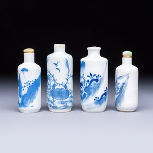 Four Chinese blue and white snuff bottles — photo 3