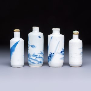 Four Chinese blue and white snuff bottles — photo 4