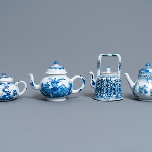 Four Chinese blue and white teapots and covers, Kangxi — photo 2