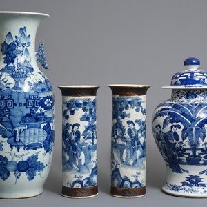 Four Chinese blue and white vases, 19th C. — 照片 1