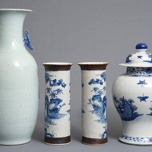 Four Chinese blue and white vases, 19th C. — 照片 3