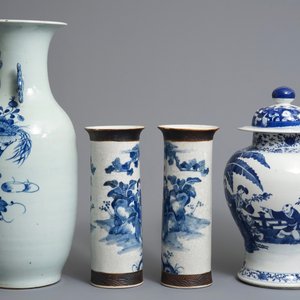 Four Chinese blue and white vases, 19th C. — 照片 4