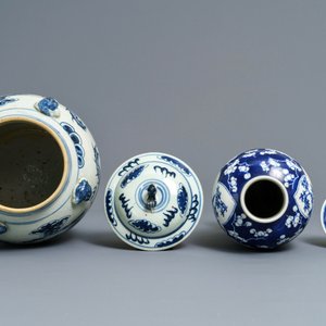 Four Chinese blue and white vases and a jardinière, 19th C. — photo 6