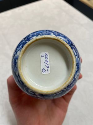 Four Chinese blue and white vases and a stem cup, Kangxi and later — photo 17