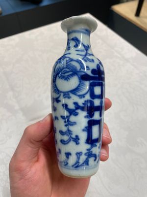 Four Chinese blue and white vases and a stem cup, Kangxi and later — photo 19