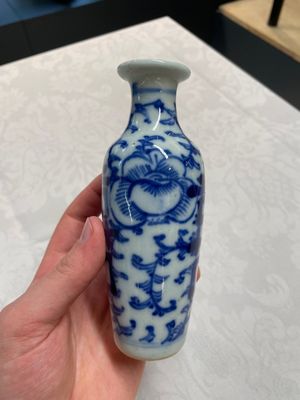 Four Chinese blue and white vases and a stem cup, Kangxi and later — photo 20