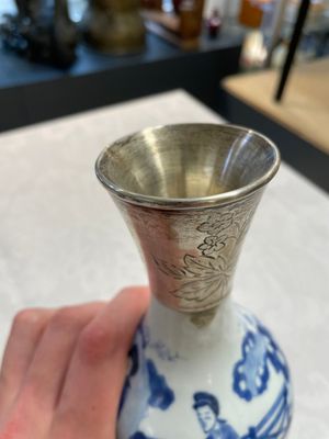 Four Chinese blue and white vases and a stem cup, Kangxi and later — photo 7