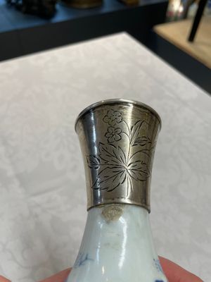 Four Chinese blue and white vases and a stem cup, Kangxi and later — photo 8