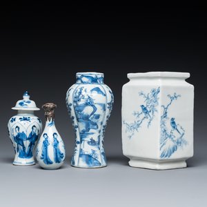Four Chinese blue and white vases, Kangxi and later — 照片 1
