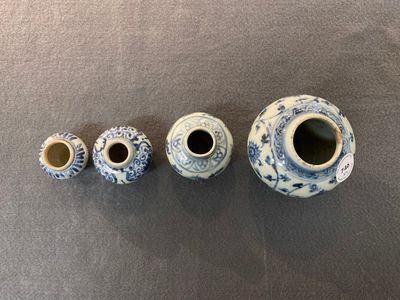 Four Chinese blue and white vases, Ming — photo 3