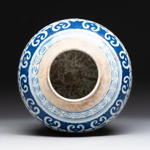 Four Chinese blue and white vases, three with cover, and two covered jars, 19th C. — foto 12