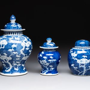 Four Chinese blue and white vases, three with cover, and two covered jars, 19th C. — foto 18