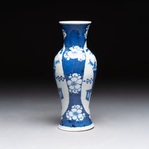 Four Chinese blue and white vases, three with cover, and two covered jars, 19th C. — foto 25