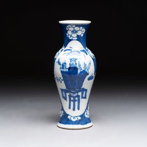 Four Chinese blue and white vases, three with cover, and two covered jars, 19th C. — foto 26