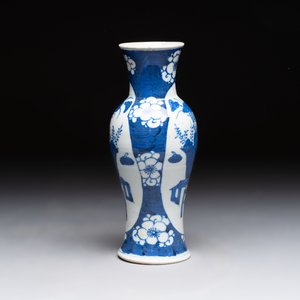 Four Chinese blue and white vases, three with cover, and two covered jars, 19th C. — foto 27