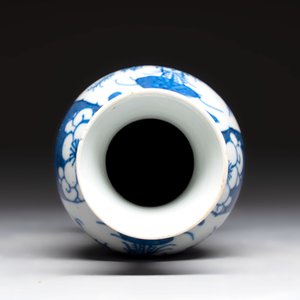 Four Chinese blue and white vases, three with cover, and two covered jars, 19th C. — foto 28