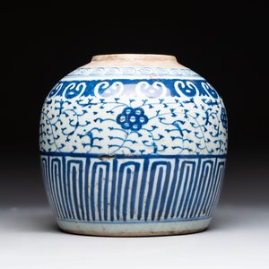 Four Chinese blue and white vases, three with cover, and two covered jars, 19th C. — foto 8