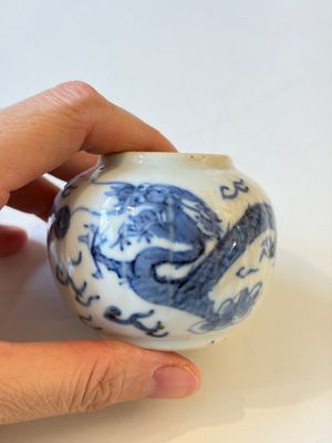 Four Chinese blue and white wares, and two iron-red-decorated wares, 19/20th C. — photo 12
