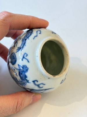 Four Chinese blue and white wares, and two iron-red-decorated wares, 19/20th C. — photo 16