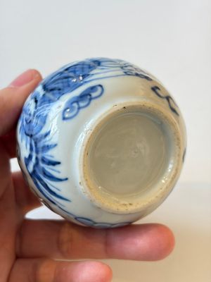 Four Chinese blue and white wares, and two iron-red-decorated wares, 19/20th C. — photo 18