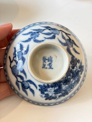 Four Chinese blue and white wares, and two iron-red-decorated wares, 19/20th C. — photo 32