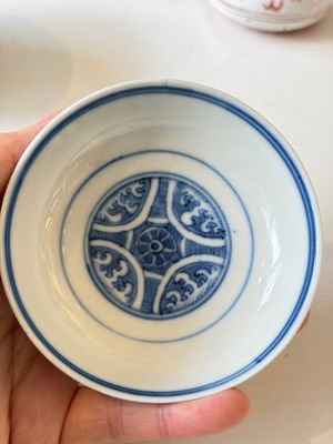 Four Chinese blue and white wares, and two iron-red-decorated wares, 19/20th C. — photo 33