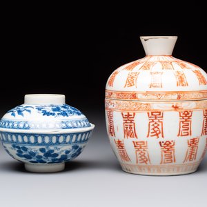 Four Chinese blue and white wares, and two iron-red-decorated wares, 19/20th C. — photo 12