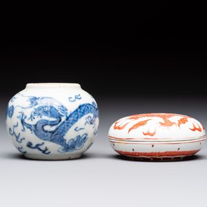 Four Chinese blue and white wares, and two iron-red-decorated wares, 19/20th C. — photo 4