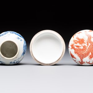 Four Chinese blue and white wares, and two iron-red-decorated wares, 19/20th C. — photo 8