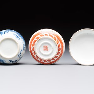 Four Chinese blue and white wares, and two iron-red-decorated wares, 19/20th C. — photo 9