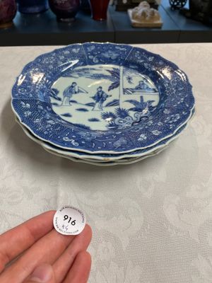 Four Chinese blue and white 'Xi Xiang Ji' plates, Qianlong — foto 1