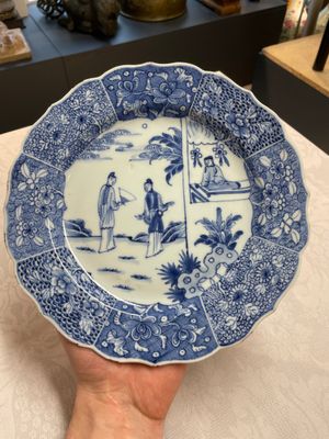 Four Chinese blue and white 'Xi Xiang Ji' plates, Qianlong — foto 9