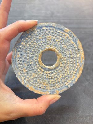Four Chinese blue glass 'bi' discs, Han/Song — foto 7