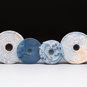 Four Chinese blue glass 'bi' discs, Han/Song — foto 1