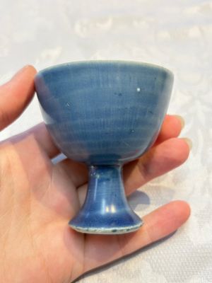 Four Chinese blue-glazed 'Hatcher Cargo' stem cups, Transitional period — photo 1