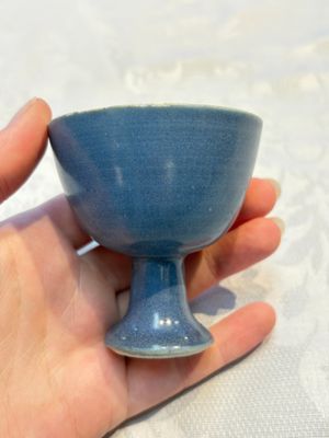 Four Chinese blue-glazed 'Hatcher Cargo' stem cups, Transitional period — photo 13