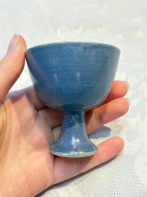 Four Chinese blue-glazed 'Hatcher Cargo' stem cups, Transitional period — photo 14