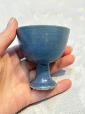 Four Chinese blue-glazed 'Hatcher Cargo' stem cups, Transitional period — photo 15