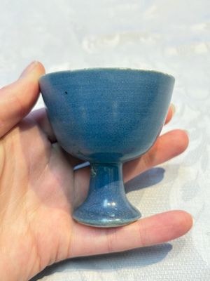 Four Chinese blue-glazed 'Hatcher Cargo' stem cups, Transitional period — photo 16