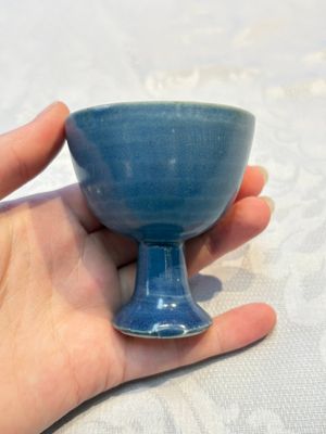 Four Chinese blue-glazed 'Hatcher Cargo' stem cups, Transitional period — photo 19
