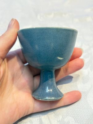 Four Chinese blue-glazed 'Hatcher Cargo' stem cups, Transitional period — photo 8