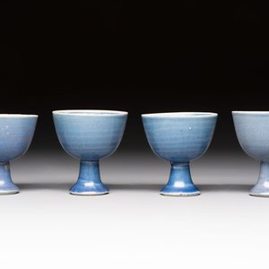 Four Chinese blue-glazed 'Hatcher Cargo' stem cups, Transitional period — photo 2